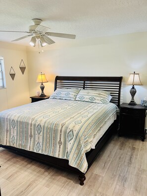 2 bedrooms, WiFi - Walk to Beach Quiet Community awesome Amenities! (Satellite Beach)