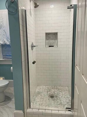 HandtĂŒcher, Seife, Toilettenpapier
