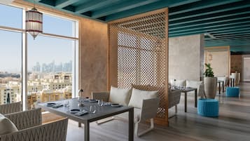4 restaurants; breakfast, lunch, and dinner served