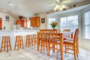 Dining - Canyon Lake Getaway w/ Fire Pit, Boat Ramp Nearby! (Canyon Lake)