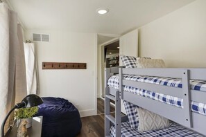 3 chambres, lit de bébé portatif, Wi-Fi, literie fournie