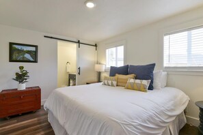 3 bedrooms, travel crib, WiFi, bed sheets