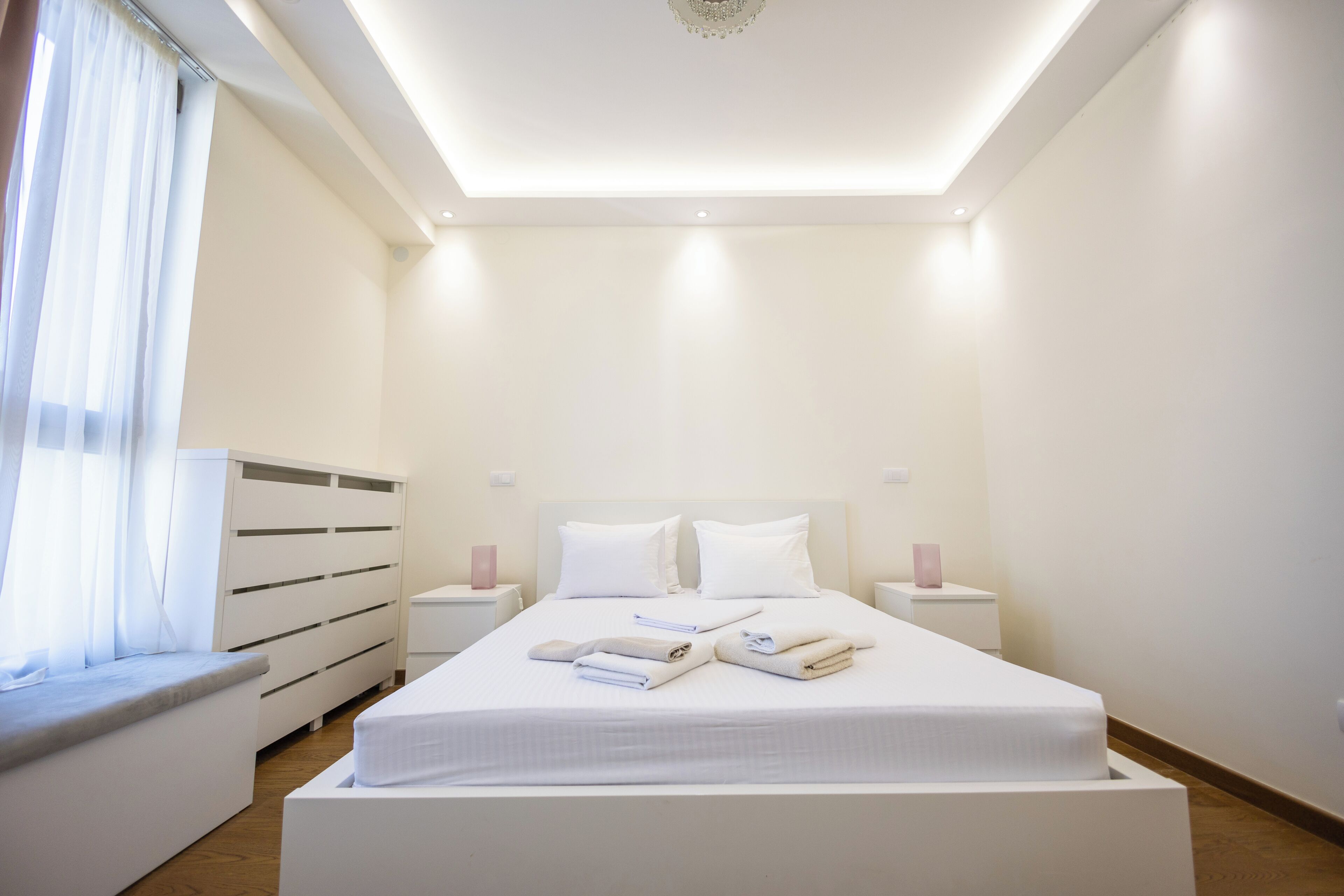 Signature Apartment | In-room safe, individually furnished, desk, laptop workspace