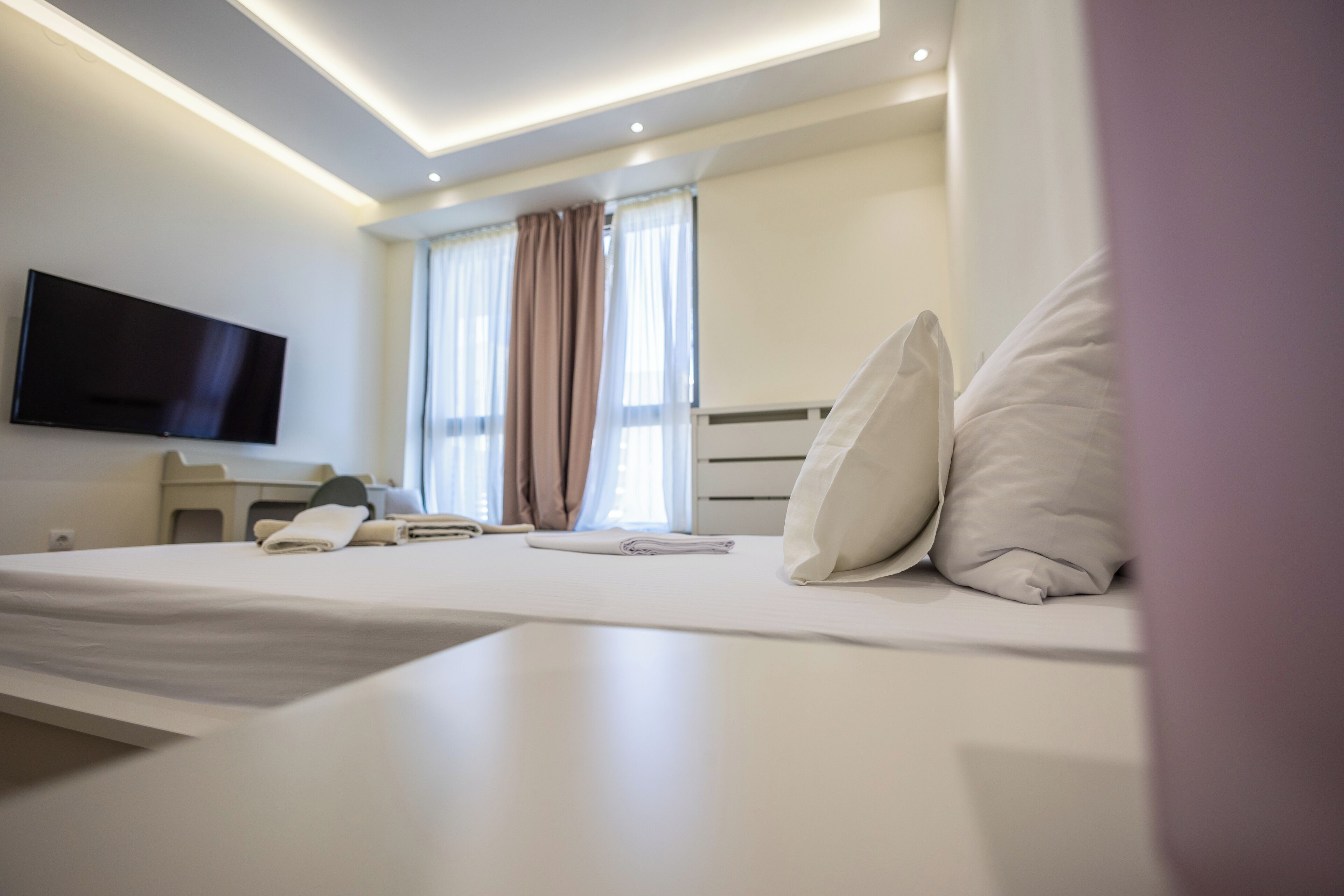 ซิกเนเจอร์อพาร์ทเมนท์ | ตู้นิรภัยในห้องพัก, ตกแต่งพิเศษโดยเฉพาะ, โต๊ะทำงาน