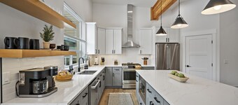 Stunning townhome in Girdwood w/ game room and sauna!