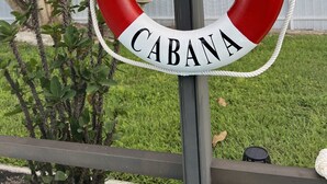 Un flotador con la inscripción 'S.S. Cape Cabana'.