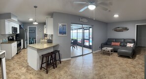 Smart TV, books - *NEW* Heated Pool -SE "Cape Cabana" 3BR/2.5BA (Cape Coral)