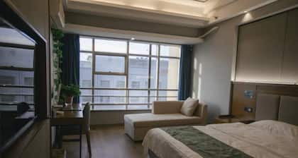 Greentree Inn Jiuquan Century Plaza Hotel