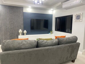 Living room - Carter's Nest Villa (Kingston)