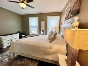 2 chambres, fer et planche à repasser, Wi-Fi, draps fournis