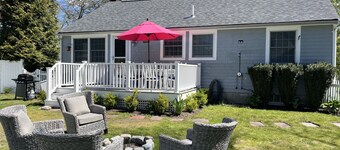 Home in Mattapoisett Village, walk to beach, town, pub/Inn general store. 