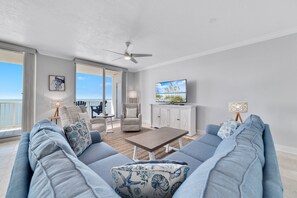 Smart TV, futbolito y tenis de mesa 