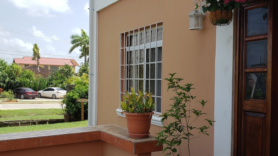 GM Suites Bed & Breakfast