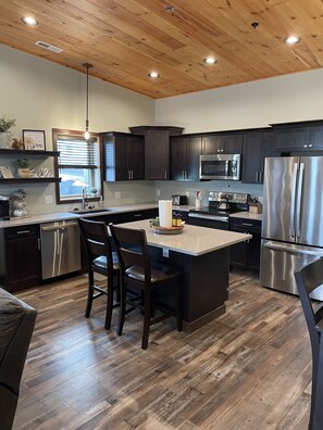 冰箱、微波炉、烤箱、炉灶