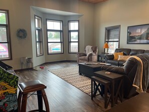 Smart-TV, Videospiele, DVD-Player, Bücher