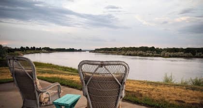 Historic Ft. Peck Schoolhouse w/indoor BB court