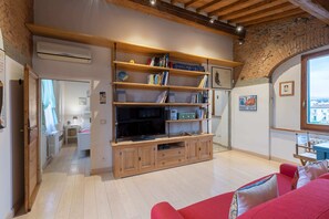 Căn hộ cơ bản, nhiều giường | Khu phòng khách | TV, dịch vụ stream 