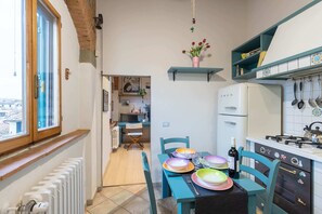 Appartement de base, Plusieurs lits | Cuisine privée | Réfrigérateur, un four, surface de cuisson, lave-vaisselle
