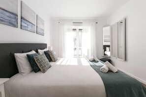 2 bedrooms, iron/ironing board, travel cot, Internet - Casa Moa - Modern Apartment at Nazaré (Nazaré)