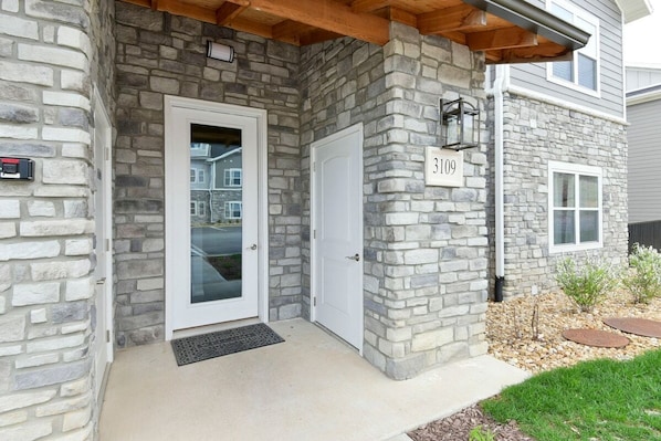 Stunning home with a garden and a welcoming entrance.
