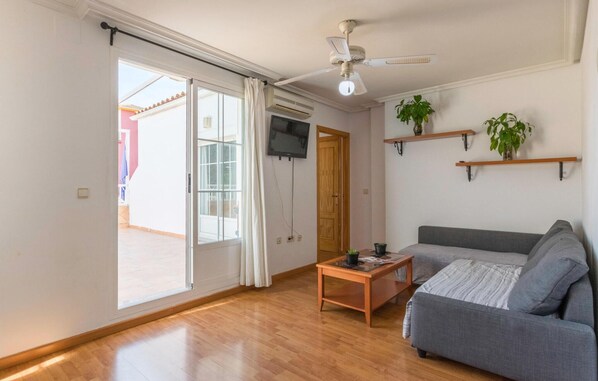 Smart TV - Awesome apartment in Puente de Genave (Puente de Genave)
