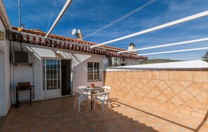 Outdoor dining - Awesome apartment in Puente de Genave (Puente de Genave)