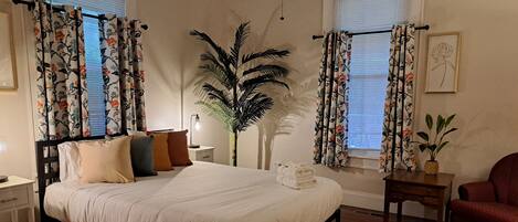 5 bedrooms, iron/ironing board, WiFi, bed sheets