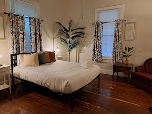 5 chambres, fer et planche à repasser, Wi-Fi, draps fournis