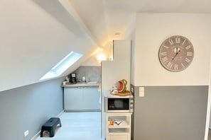 Frigorífic, microones, forn i placa de cuina