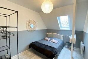 1 bedroom, bed sheets