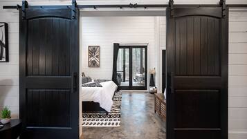 1 chambre, bureau, fer et planche Ă repasser, lit parapluie