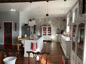 Fridge, microwave, oven, stovetop - Eclectic Loft atop Art Studio in the heart of Scott Joplin Land! (Sedalia)