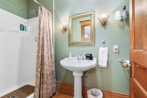 Shower, hair dryer, towels - Cozy king Suite, two person jet tub, Downtown! (Sturgeon Bay)
