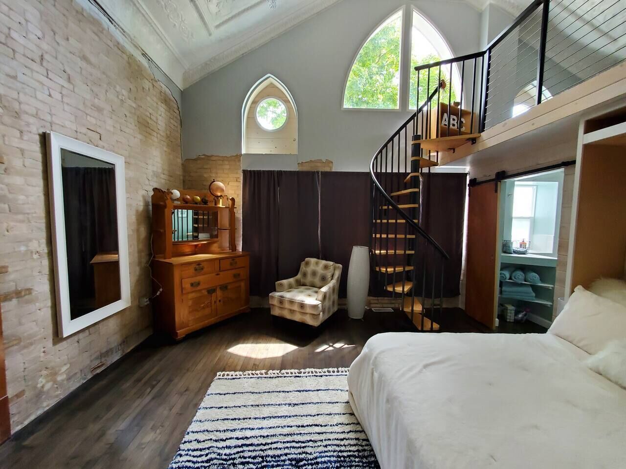 4 bedrooms, iron/ironing board, travel cot, WiFi