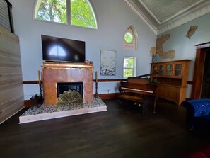 Interior - Heavenly Stay, Sturgeon Bay (Sturgeon Bay)