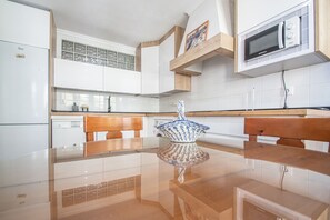 Microwave, oven, stovetop, dishwasher - The rest of Julia Augusta (Cádiz)