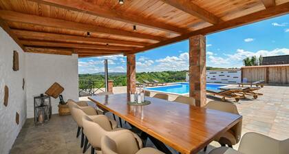 Lovely home in Lestakovec with kitchen