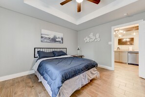 7 bedrooms, desk, free WiFi, bed sheets