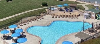 Gorgeous waterfront 2 bed 2 bath condo full amenities Mariners Landing resort