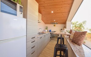 Refrigerador, microondas, parrilla de estufa y lavavajillas 