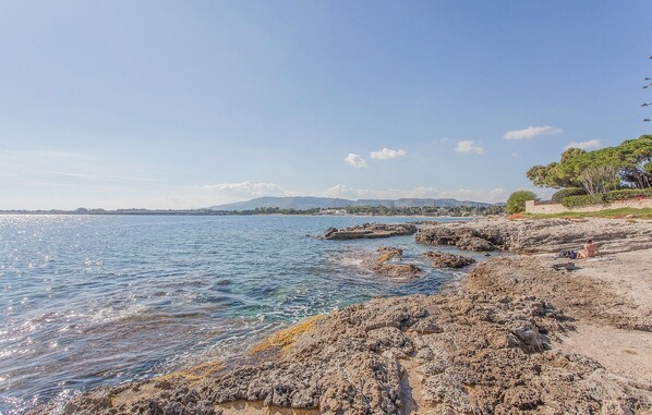 Playa en los alrededores y pesca