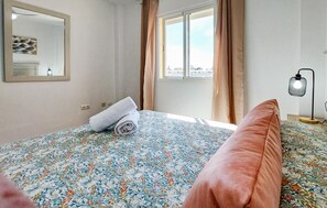 2 室のベッドルーム、旅行用ベビーベッド、WiFi (無料)、ベッドシーツ