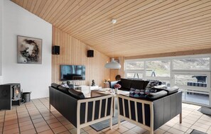 Smart-TV, Kamin, Tischfußball, Stereoanlage