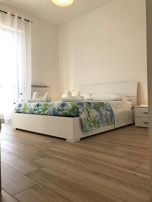 2 bedrooms, iron/ironing board, travel cot, free WiFi