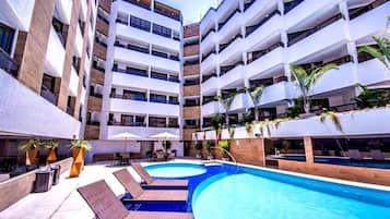 Indoor pool, sun loungers