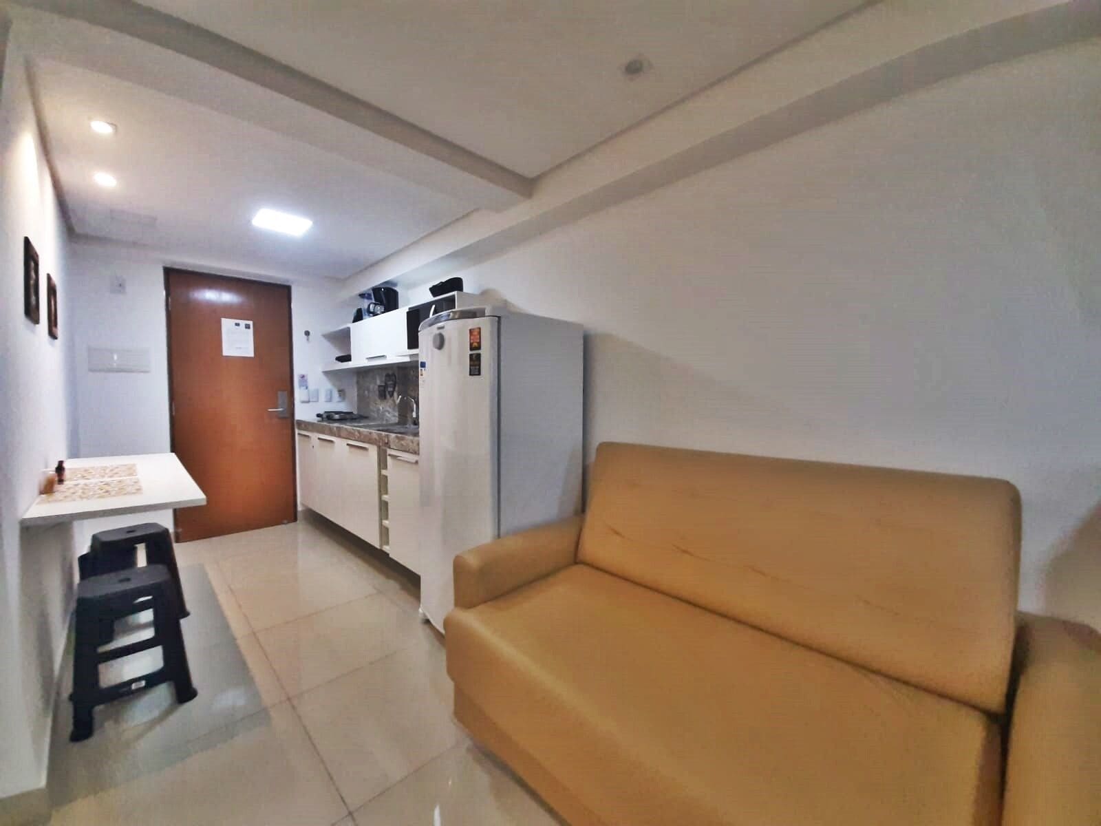 Douche, bidet, serviettes fournies, papier toilette