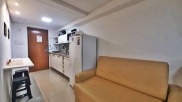 Shower, bidet, towels, toilet paper