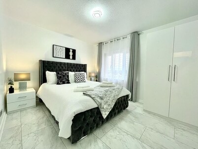 House 32 Delightful, Clean 2 bed house close to a golf course