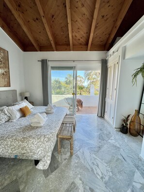 3 عدّة غرف نوم ومكواة/لوح كي وواي فاي مجانًا وملاءات أسرّة