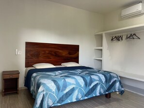 2 Schlafzimmer, Zimmersafe, Schreibtisch, Bügeleisen/Bügelbrett